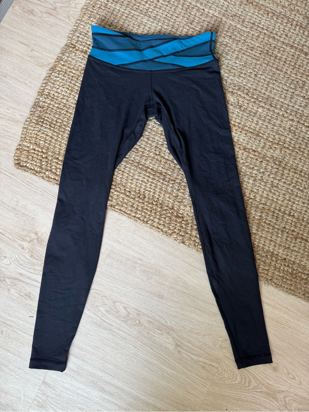 Lululemon size 8 Leggings with Teal Waistband